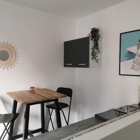 Studio Cosy Et Renove A 2 Pas Gare Reims Centre - Rue Apartment Bagian luar foto