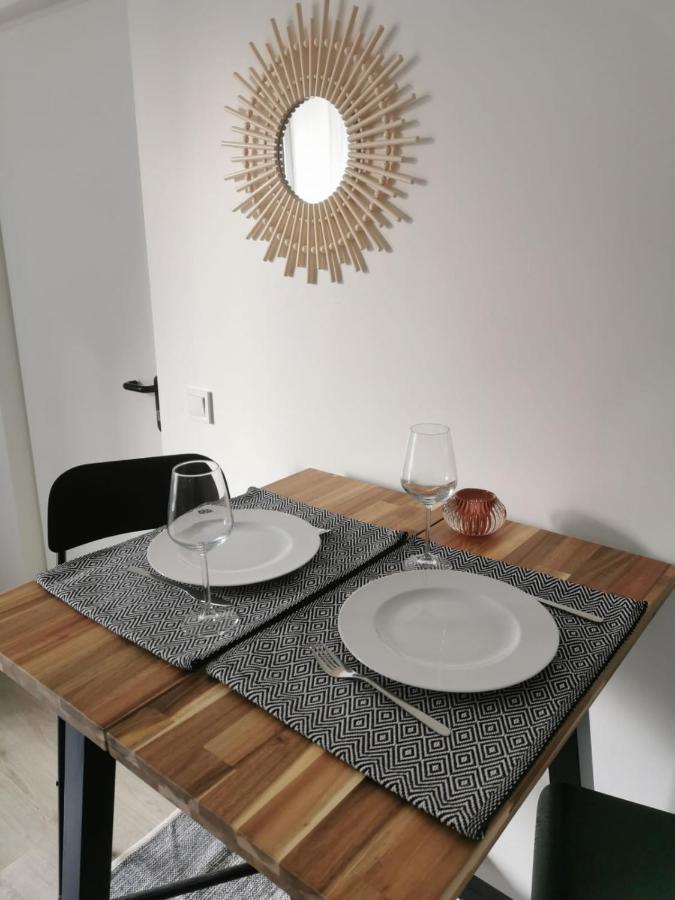 Studio Cosy Et Renove A 2 Pas Gare Reims Centre - Rue Apartment Bagian luar foto